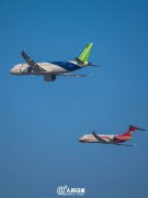 中国商飞 ARJ21 和 C919 完成首次双机编队飞行表演